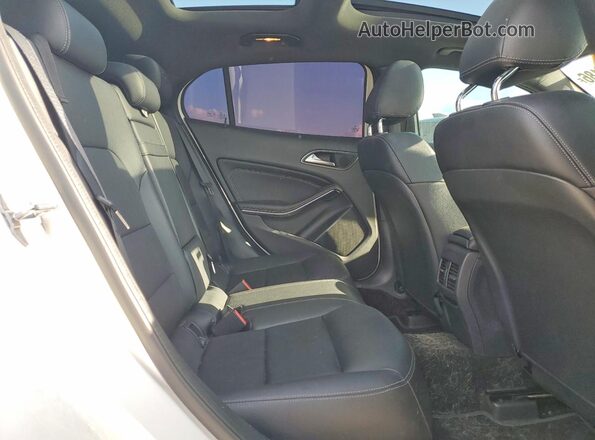 WDCTG4EB3KU009596 2019 MERCEDES-BENZ GLA Белый Вид задней части салона