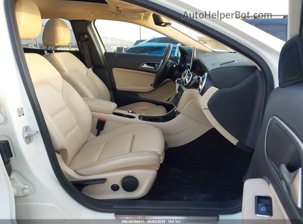 WDCTG4EB4GJ235994 2016 MERCEDES-BENZ GLA 250 Белый Вид салона спереди