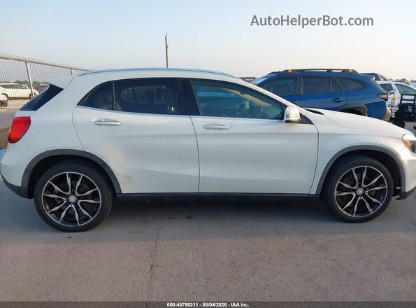 WDCTG4EB4GJ235994 2016 MERCEDES-BENZ GLA 250 Белый Вид задней части салона