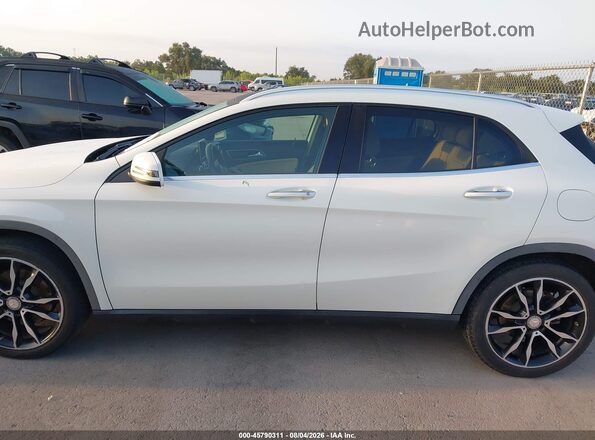WDCTG4EB4GJ235994 2016 MERCEDES-BENZ GLA 250 Белый Панорамный вид салона 360°