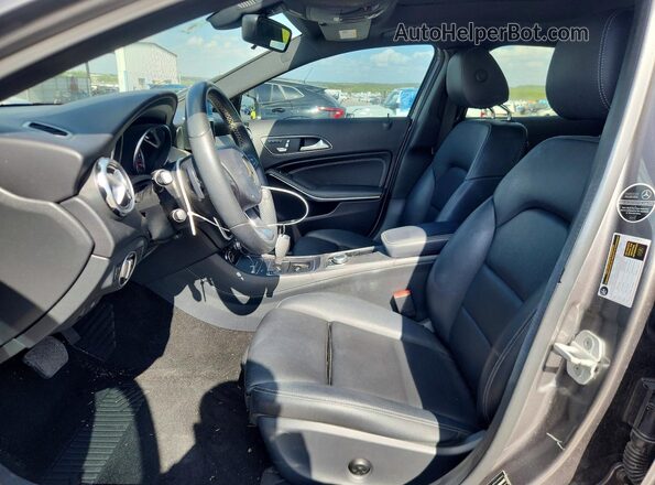 WDCTG4EB4JJ398569 2018 MERCEDES-BENZ GLA Серый Вид салона спереди