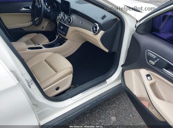 WDCTG4EB4JJ423681 2018 MERCEDES-BENZ GLA 250 White Widok wnętrza z przodu