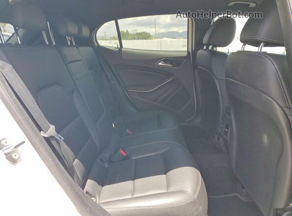 WDCTG4EB5KU010460 2019 MERCEDES-BENZ GLA Белый Вид задней части салона
