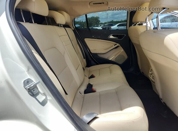 WDCTG4EB6JJ398640 2018 MERCEDES-BENZ GLA White Widok wnętrza z tyłu