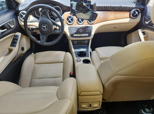 WDCTG4EB6JJ398640 2018 MERCEDES-BENZ GLA White Widok deski rozdzielczej