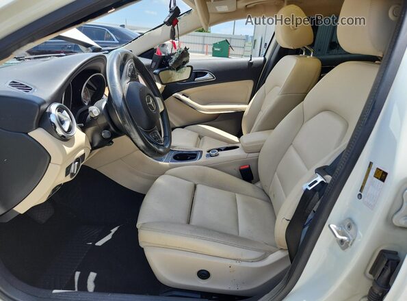 WDCTG4EB6JJ398640 2018 MERCEDES-BENZ GLA White Widok wnętrza z przodu