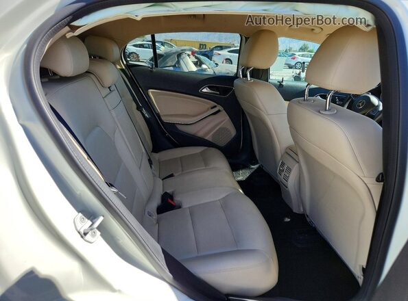 WDCTG4EB6JJ457962 2018 MERCEDES-BENZ GLA Белый Вид задних сидений