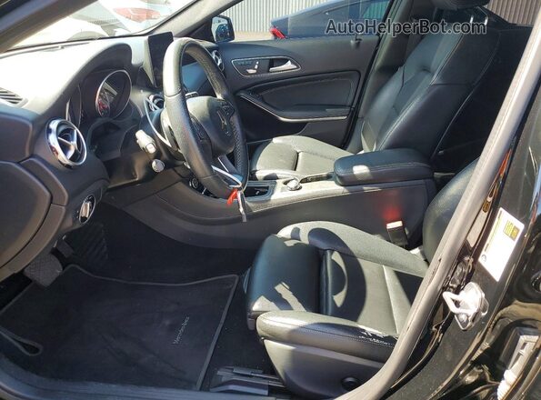WDCTG4EB6JJ489388 2018 MERCEDES-BENZ GLA Черный Вид салона спереди