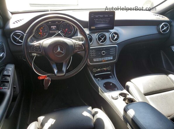 WDCTG4EB6JJ489388 2018 MERCEDES-BENZ GLA Черный Вид панели приборов