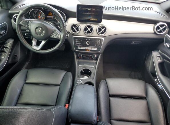 WDCTG4EB7JJ447361 2018 MERCEDES-BENZ GLA Gray Vista del salpicadero