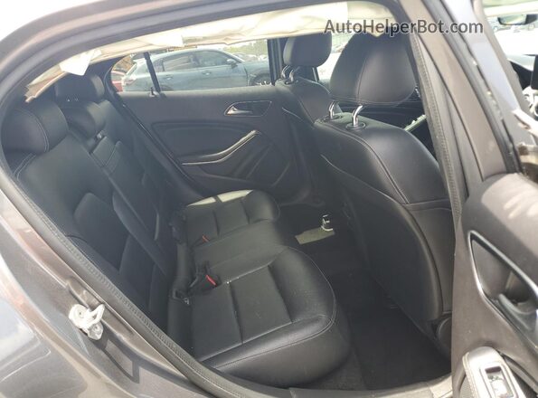 WDCTG4EB7JJ447361 2018 MERCEDES-BENZ GLA Gray Vista interior trasera