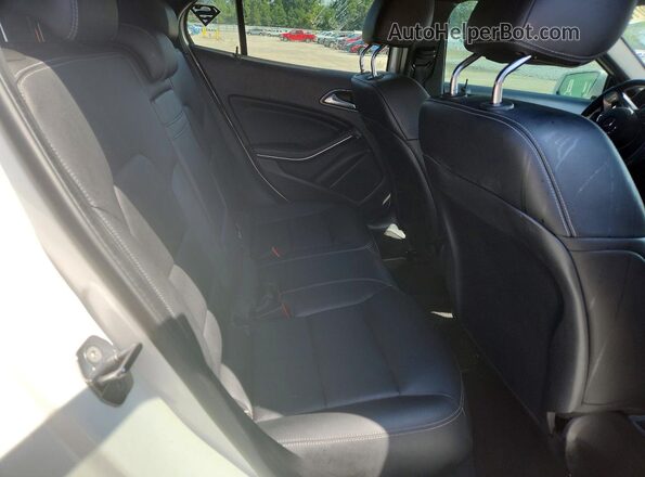 WDCTG4EB7KJ551396 2019 MERCEDES-BENZ GLA Белый Вид задней части салона