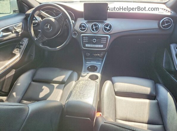 WDCTG4EB7KJ551396 2019 MERCEDES-BENZ GLA Белый Вид панели приборов