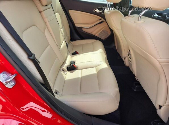 WDCTG4EB7KU006958 2019 MERCEDES-BENZ GLA Red Widok tylnych siedzeń