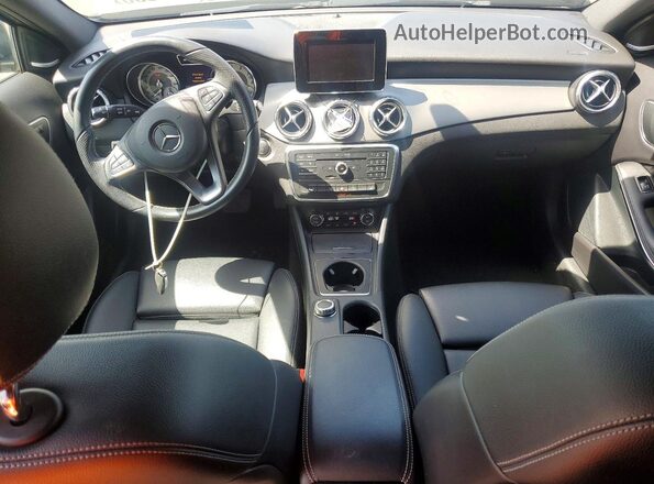 WDCTG4EB8GJ219510 2016 MERCEDES-BENZ GLA Gray Widok deski rozdzielczej