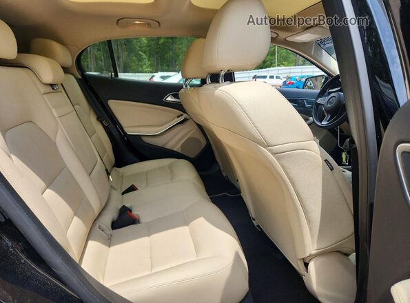WDCTG4EB9JJ368208 2018 MERCEDES-BENZ GLA Black Սալոնի հետևի տեսք