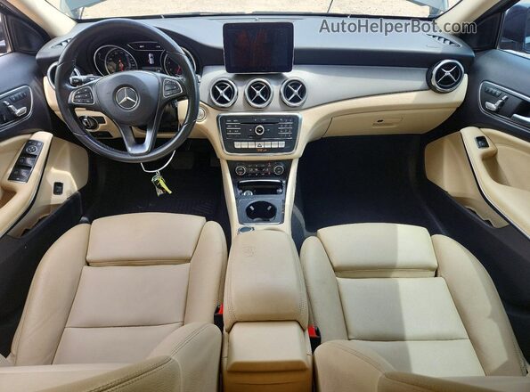 WDCTG4EB9JJ368208 2018 MERCEDES-BENZ GLA Black Առջևի վահանակի տեսք