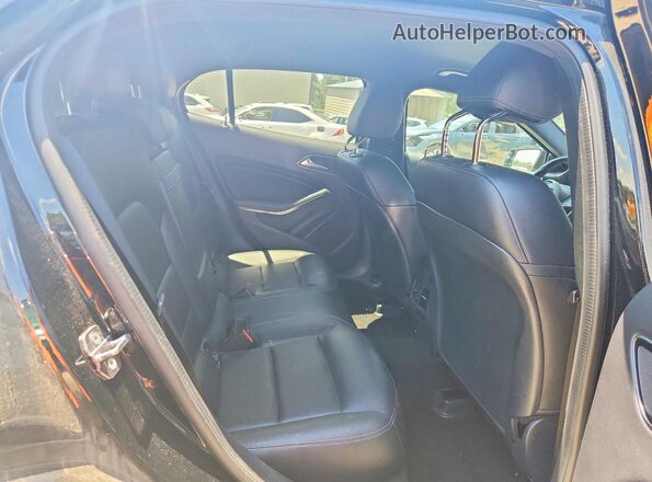 WDCTG4EB9JJ491376 2018 MERCEDES-BENZ GLA Black Rear interior view