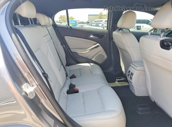 WDCTG4EBXGJ259992 2016 MERCEDES-BENZ GLA Gray Vista interior trasera