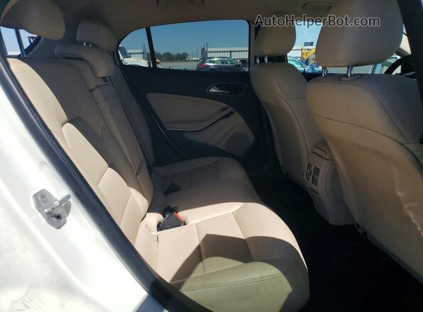 WDCTG4EBXJJ432174 2018 MERCEDES-BENZ GLA White Widok wnętrza z tyłu