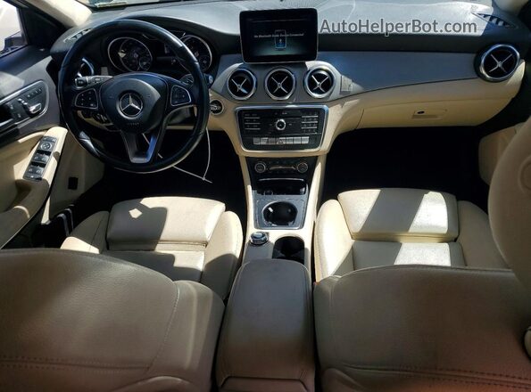 WDCTG4EBXJJ432174 2018 MERCEDES-BENZ GLA White Widok deski rozdzielczej