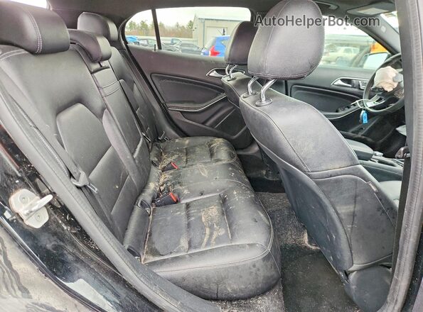 WDCTG4GB0JJ406809 2018 MERCEDES-BENZ GLA Black Widok tylnych siedzeń