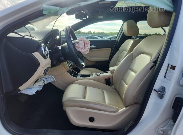WDCTG4GB2JJ527602 2018 MERCEDES-BENZ GLA White Widok wnętrza z przodu