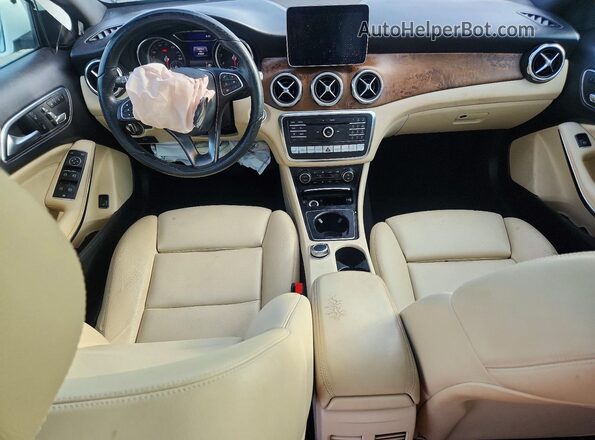 WDCTG4GB2JJ527602 2018 MERCEDES-BENZ GLA White Widok deski rozdzielczej