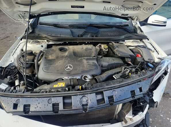 WDCTG4GB2JJ527602 2018 MERCEDES-BENZ GLA White Widok komory silnika