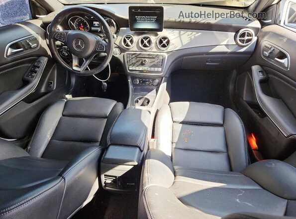 WDCTG4GB2KJ533918 2019 MERCEDES-BENZ GLA White Vista del salpicadero