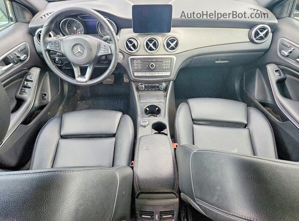 WDCTG4GB4LJ690741 2020 MERCEDES-BENZ GLA Black Widok deski rozdzielczej