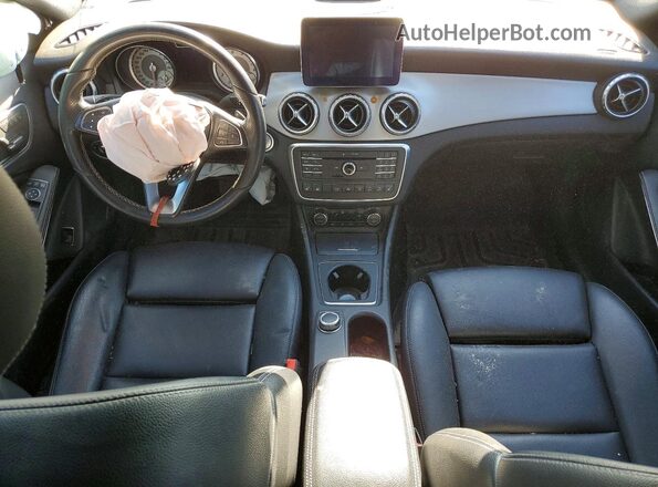 WDCTG4GB6HJ326845 2017 MERCEDES-BENZ GLA Gray Առջևի վահանակի տեսք