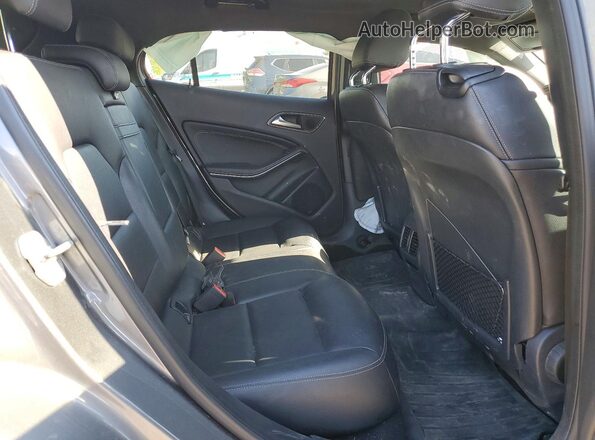 WDCTG4GB6HJ326845 2017 MERCEDES-BENZ GLA Gray Հետևի նստատեղերի տեսք