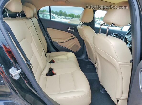 WDCTG4GB7JJ430461 2018 MERCEDES-BENZ GLA Черный Вид задней части салона