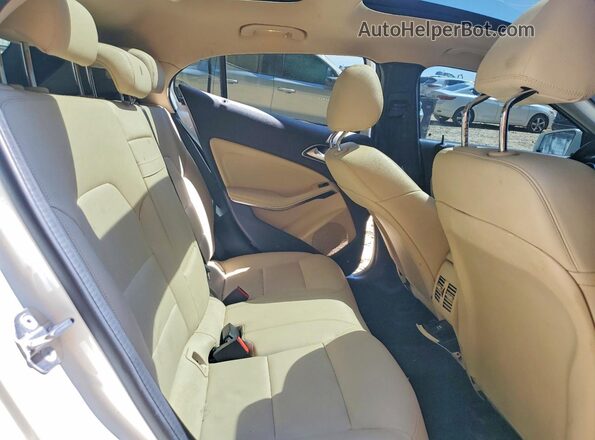 WDCTG4GB8JJ514286 2018 MERCEDES-BENZ GLA White Vista de los asientos traseros