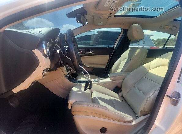 WDCTG4GB8JJ514286 2018 MERCEDES-BENZ GLA White Vista interior delantera