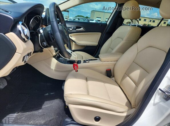 WDCTG4GB9LU022237 2020 MERCEDES-BENZ GLA White Vista interior delantera