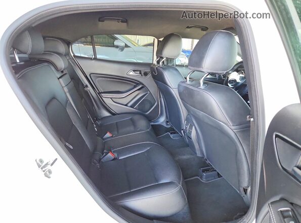 WDCTG4GB9LU023386 2020 MERCEDES-BENZ GLA White Հետևի նստատեղերի տեսք