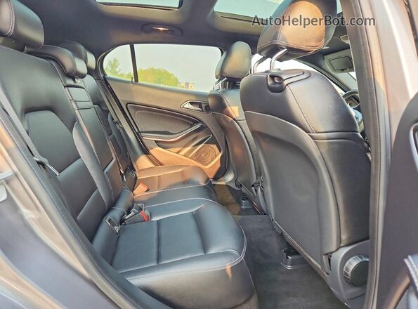 WDCTG4GBXGJ219389 2016 MERCEDES-BENZ GLA Gray Вид задньої частини салону