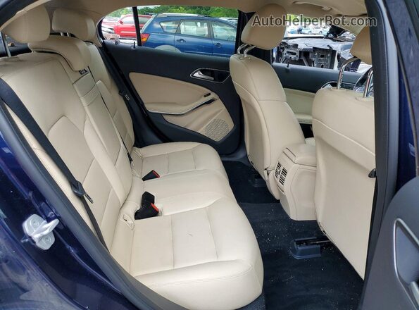 WDCTG4GBXHJ311443 2017 MERCEDES-BENZ GLA Blue Vista interior trasera