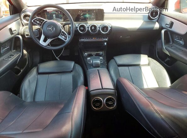 WDD3G4EB0KW026243 2019 MERCEDES-BENZ A Red Vista del salpicadero