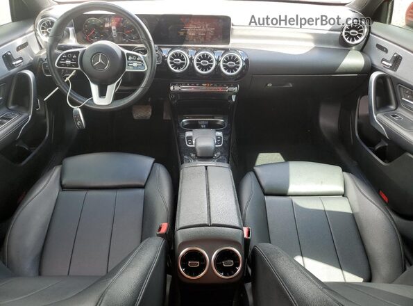 WDD3G4EB0LW039799 2020 MERCEDES-BENZ A Red Widok deski rozdzielczej