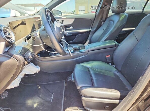 WDD3G4EB3KW005953 2019 MERCEDES-BENZ A Black Вид салону спереду