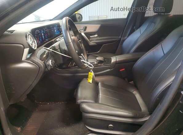 WDD3G4EB4KW001569 2019 MERCEDES-BENZ A Черный Вид салона спереди