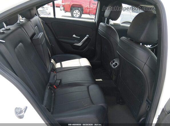 WDD3G4EB4KW013740 2019 MERCEDES-BENZ A 220 Белый Вид наклейки с VIN-кодом