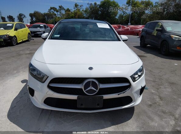 WDD3G4EB4KW013740 2019 MERCEDES-BENZ A 220 Белый Вид щитка приборов