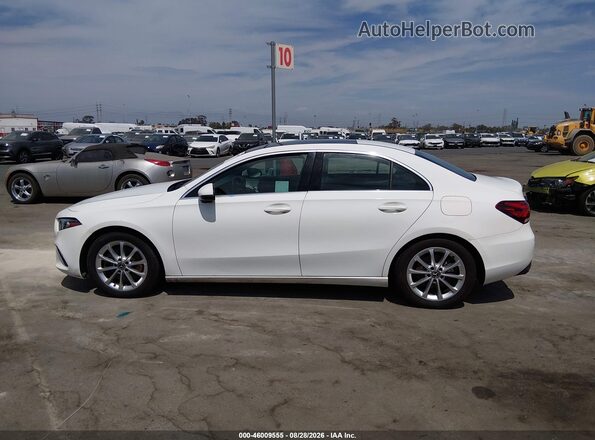 WDD3G4EB4KW013740 2019 MERCEDES-BENZ A 220 Белый Панорамный вид салона 360°