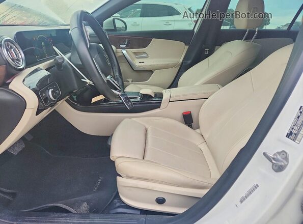 WDD3G4EB4KW035429 2019 MERCEDES-BENZ A Белый Вид салона спереди