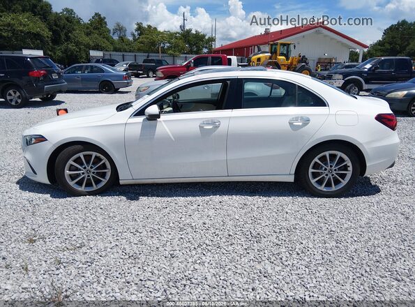 WDD3G4EB6KW028174 2019 MERCEDES-BENZ A 220 White Vista interior trasera