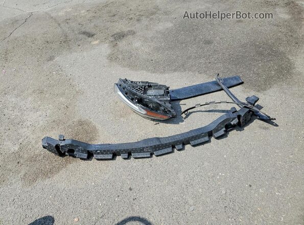 WDD3G4EB8KW013658 2019 MERCEDES-BENZ A Красный Вид подкапотного пространства